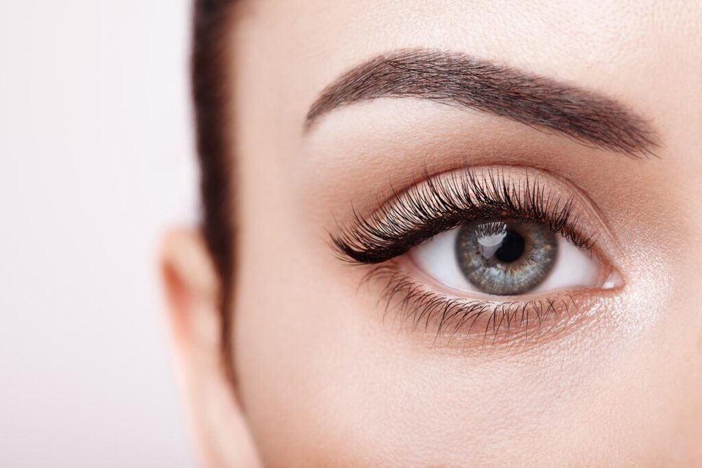 Extensions de cils élégantes à Genève - beauty art pro